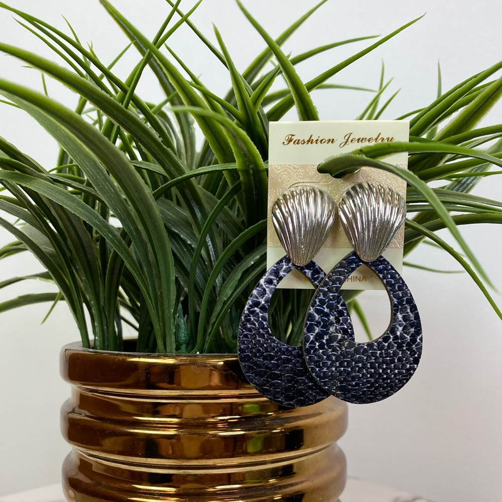 ‼️ Black Silver Snake Print Drop Earrings